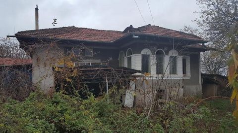 Oud huis met een tuin van 1600 m² in het dorp Alecovo.tel ... Bekijk onze andere aanbiedingen op de website van RONI ...