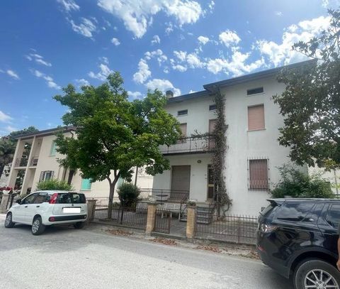 COLPALOMBO, GUBBIO, Single house for sale of 150 Sq. mt., Good condition, Heating Individual heating system, Energetic class: G, placed at Ground on 2, composed by: 6 Rooms, Separate kitchen, , 4 Bedrooms, 2 Bathrooms, Double Box, Loft, Price: € 85,0...