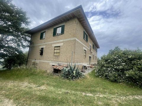 ACQUAPENDENTE (VT), Loc. Trevinano: farm of about 71 ha with country house and annexes composed of: * 35.5 hectares of land of gentle hillside suitable for any type of cultivation and/or planting; * approximately 30 ha of woodland; * 5 ha of pasture ...