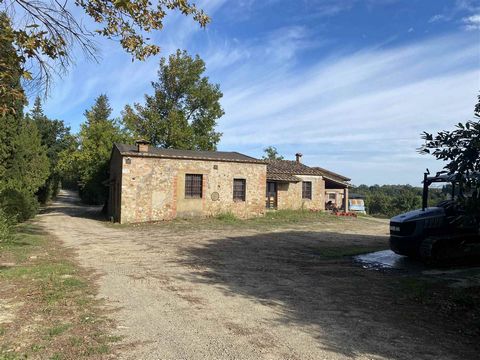 FLORENCE, loc. Certaldo: in the Chianti area, farm of approximately 206 Ha with farmhouses and buildings as follows: * BUILDINGS The farm consists of two separate farm centres with respective stone farmhouses and buildings. - The first farm centre is...