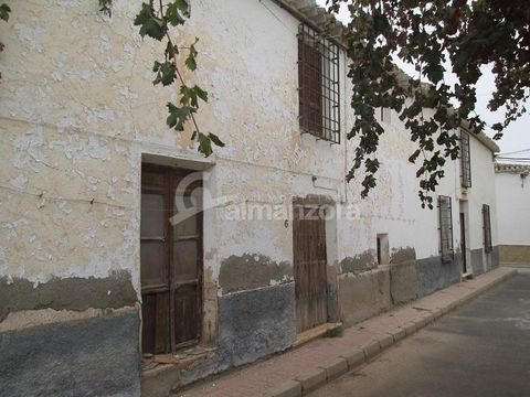 A two Storey house in need of a reform for sale in the heart of the village of Llano de Los Olleres here in Almeria Province.The property has on the ground floor a lounge with fireplace , four rooms and a patio/ garden area at the rear. Upstairs ther...