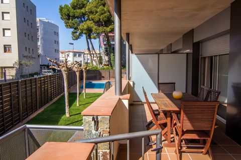 Ce confortable appartement avec vue sur les montagnes est situé à Rosas, Costa Brava, dans la province de Gérone, en Catalogne. Rosas est située sur la côte nord du golfe de Roses, au sud du Cap Creus. Le logement fait partie d'un complexe résidentie...