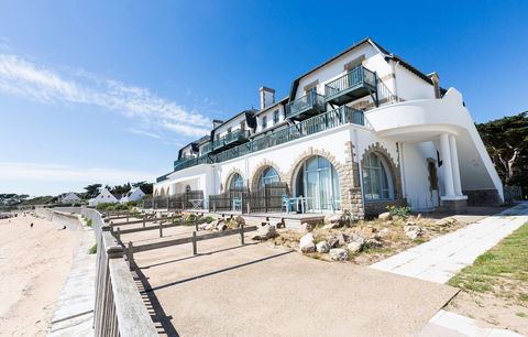 La résidence est à seulement 2 km du centre de Batz-sur-Mer et à 1,5 km de la gare TGV Le Croisic, dans un parc arboré privé de 2 hectares. Les quatre bâtiments qui composent la résidence sont situés sur une bande de sable de la plage, orientée plein...