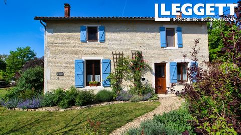 A13772 - Dans un village rural tranquille au sud des Deux-Sèvres, près de la frontière avec la Charente-Maritime, se trouve cette belle maison indépendante en pierre. Elle se compose de quatre pièces au rez-de-chaussée et de quatre chambres au premie...