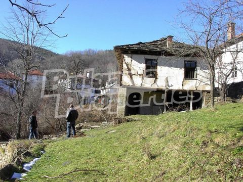 Aby uzyskać więcej informacji, zadzwoń do nas pod numer: ... lub 062 520 289 i podaj numer referencyjny nieruchomości: VT 72557. Mamy przyjemność zaoferować Państwu stary dom w stylu renesansowym z przepięknym widokiem na Bałkany, zaledwie 7 km od mi...