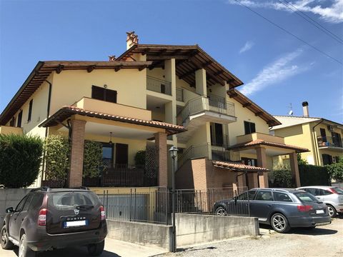 CASTIGLIONE DEL LAGO (PG), loc. Piaggiola: ground floor 110 sqm independent flat comprising living room with kitchenette complete with furnishings, hallway, double bedroom, twin bedroom, small bedroom, two bathrooms and porch. The property includes l...