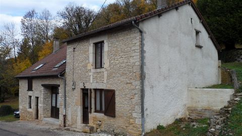 Summary Plenty of charm, authenticity and quietness in harmony with nature. Pleasant old stone house, global surface 238 m², net floor area around 170 m², plot size 1560 m², detached. The house offers : On the ground floor living area 23 m² with corn...