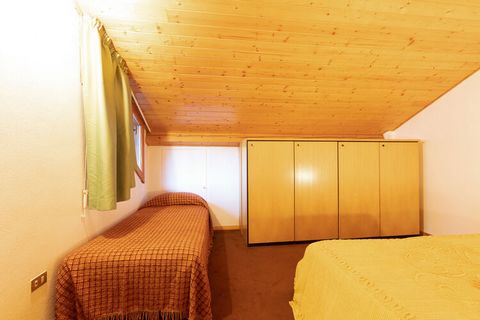 Dit royale vakantiehuis in Stenico is ideaal voor een vakantie met familie of vrienden. De woning beschikt over 5 slaapkamers. U bevindt zich dicht bij meerdere skigebieden, zodat u zich in de wintermaanden volop zult vermaken in de omgeving. Stenico...