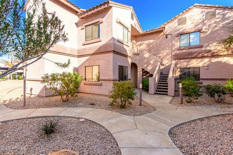 Fantastic location in the complex (turn-key ready) HOA includes water/sewer/trash! 3 bed 2 bath ground-floor end unit in Ladera Vista 2! The interior has a perfectly flowing open floor plan, neutral palette t/out, luxury vinyl flooring in the common ...