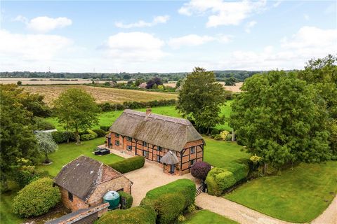Nestled within the idyllic village of Breamore, this detached 4 bedroom period cottage exudes timeless elegance and occupies an enviable location on approximately one-third of an acre of lush grounds. Meticulously maintained and gracefully presented,...