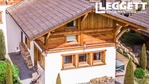 A24073JST74 - This cosy south-facing chalet is located close to the centre of the beautiful village of Samoëns and all its amenities. Being so close the centre, it has easy access to France's 4th largest ski domain, the Grand Massif. Summary Ground f...