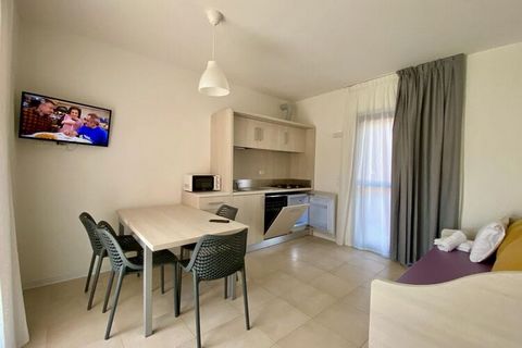 You can experience how beautiful the hinterland of Lake Garda is around this family-friendly complex with modern and comfortable apartments. With two separate bedrooms and a comfortable couch in the living room, up to six people can sleep comfortably...