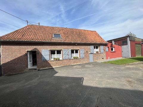 Ref 4405 : Renovated farmhouse with courtyard outbuildings located on a road passing between Hesdin (5min') and Abbeville (30min') comprising: Main house: living room kitchen with wood burner (35m2), corridor leading to 2 bedrooms (11 and 8m2), showe...