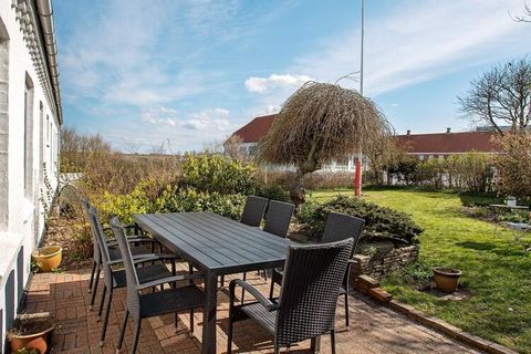 Holiday home, renovated in 2019, with activities for the whole family located approx. 1500 meters from Ferring Lake and approx. 3000 meters from one of the North Sea's best bathing beaches with good toilet conditions, shelters / barbecue area and ide...