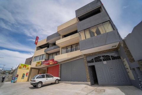 Hus i Zabala - San Juan de Calderón Tomt på 630m2 Konstruktion 900m2 Två färdiga lägenheter med tre sovrum vardera. Två grå lägenheter med 3 sovrum vardera. Tre kommersiella lokaler med parkering Parkering för 12 bilar 350 000 dollar. whatsaap: ... F...