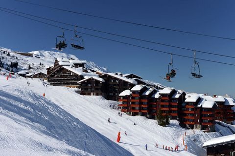 Méribel es garantía de nieve de elevación (1800m) en la zona de esquí de Les 3 Vallées; una fantástica zona de esquí. La residencia está en silencio en las pistas, frente a la mesa telesilla Verte. El centro de bereiken.De prácticos apartamentos Méri...