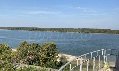 SUPRIMMO AGENCY: ... We offer for sale a modern two-bedroom apartment with incredible river views. The apartment has an area of 123 sq.m and is located on the fifth floor in a gated complex Danubia Beach on the first line of the Danube. The layout is...