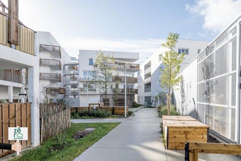 Venez découvrir cet appartement de 89 m2 de type 4 situé à Lagord, Parc Bas Carbone Atlantech : Un quartier moderne, aux prestations soignées et proche de toutes les commodités. De nombreuses pistes cyclables, lignes de bus et un accès immédiat à la ...