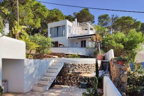 Two houses in Cala Moli with fantastic sea views and pool 2 houses in Cala Moli with fantastic sea views and pool. The two houses are almost identical with approximately 118 m² of constructed area on two floors. On the first floor there are 2 bedroom...