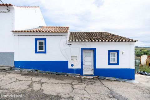 Excellent business opportunity. Located in São Bento do Cortiço, 10km from Estremoz and half an hour from Évora, we can find these two villas on a plot of land with 400m2. This property has already had a project approved by the city council for the r...