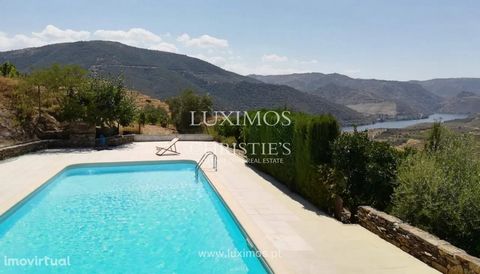 Located on the slope of the Douro River, in the demarcated douro region and World Heritage, we find this magnificent property. Enselded by the calm and tranquility of the region, where you can enjoy all the comfort and well-being. Stunning views of t...