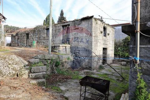 House with land for reconstruction in the center of the village of Pinheiro, in the municipality of Baião. It is located 7 minutes from the center of the village of Baião, 45 minutes from the city of Porto and Francisco Sá Carneiro airport.