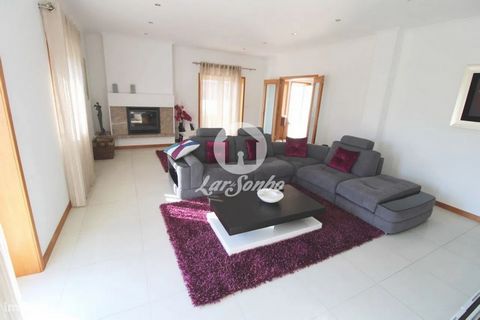 Fantastic Villa M4 as new and with sea views, beautiful garden, has new doorcase, well, barbecue, backyard, central heating, double glazing, electric shutters, stove, whirlpool, alarm, video intercom, suite, 2 balconies, built-in wardrobes, laundry, ...