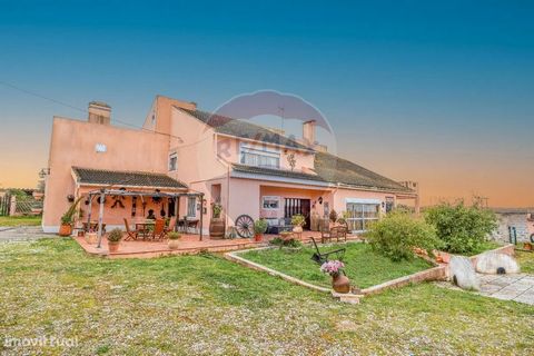 Farm for sale at 1 050 000 €   Come and experience the charm of this farm with immense potential to make it your dream home.   Located five minutes from the center of Montemor-o-Novo in the district of Évora, this project signed by the architect José...