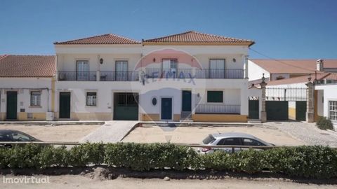 6 bedroom villa in Largo do Arneiro in Golegã. The villa is divided into two floors: Ground floor for works with 3 bedrooms and 2 living rooms 1st floor fully recovered with 3 bedrooms, one of them en suite, living room and kitchen with access to a t...