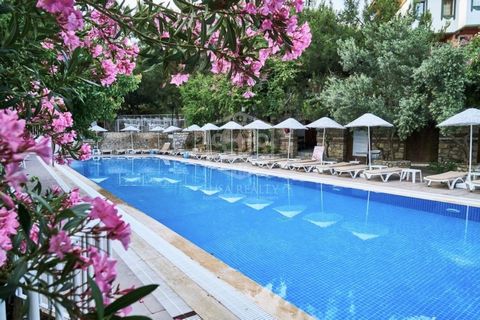 3-star hotel for sale located only 500 meters from the beach, 10 minutes from Palma de Mallorca and very close to the international airport. Surrounded by all the necessary amenities, as well as a wide range of leisure and gastronomic options. There ...