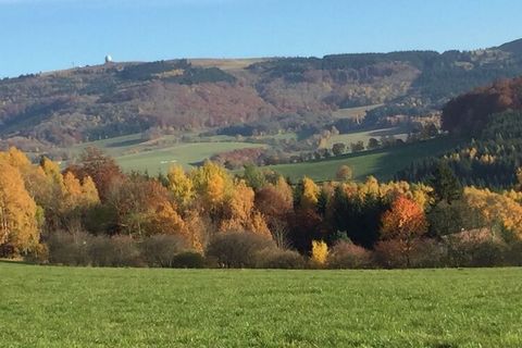 Sie suchen eine geräumige Ferienwohnung mit eigener Sauna zum Entspannen? Dann sind Sie in unserer Ferienwohnung am Fuße der Wasserkuppe genau richtig. Die Ferienwohnung in Poppenhausen bietet Ihnen in herrlicher, parkähnlicher Südhanglage den ideale...