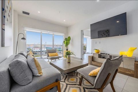 Willkommen im Harbour House – Unit 517, Ihrer urbanen Oase mit Blick auf die Stadt! Eine geräumige Wohnung mit 3 Schlafzimmern und 3 Bädern im fünften Stock. Mit einem Angebotspreis von 590.162 US-Dollar und einer großzügigen überdachten Fläche von 1...