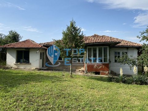 Top Estate Real Estate bietet Ihnen ein Haus mit einem großen Hof und einem Brunnen im Dorf Sushitsa in der Region Veliko Tarnovo. Das Dorf liegt 14 km von der Stadt Varna entfernt. Strazhitsa und 28 km von der Stadt Gorna Oryahovitsa entfernt, da es...