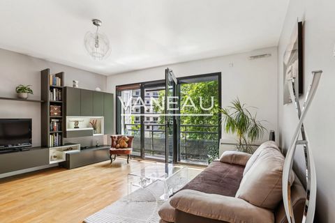 Reine Mairie district. Sole agent - In a modern and secure building with elevator, the Vaneau agency offers you a 2-room apartment with a surface area of 47.75m² carrez. This property in very good general condition, located on the 3rd floor with elev...