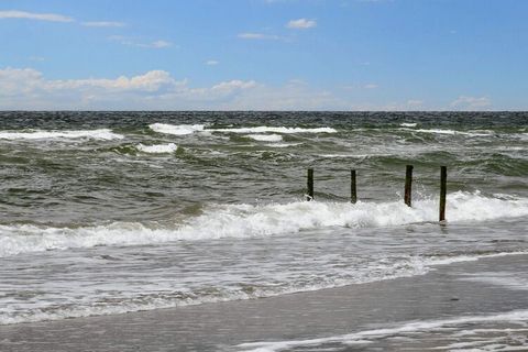 Am Wattenmeer und nur wenige Minuten vom kilometerlangen Sandstrand bei Lakolk entfernt finden Sie dieses luxuriös ausgestattete Ferienhaus mit Whirlpool im Außenbereich. Das Ferienhaus eignet sich sowohl für eine als auch für zwei befreundete Famili...