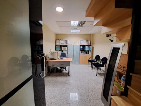 Excellent opportunity to acquire an office located in the center of Marbella, within a commercial gallery, ideal for any type of business. Surrounded by shops, restaurants, and essential services, and only 600 meters from the beach.~~On the ground fl...