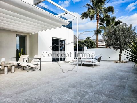 Villa de luxe de haute qualité, design moderne et meublée avec piscine chauffée, très grand garage et vue magnifique sur la mer ! Cette villa de luxe spacieuse et moderne a été entièrement modernisée, rénovée et nouvellement aménagée à un très haut n...