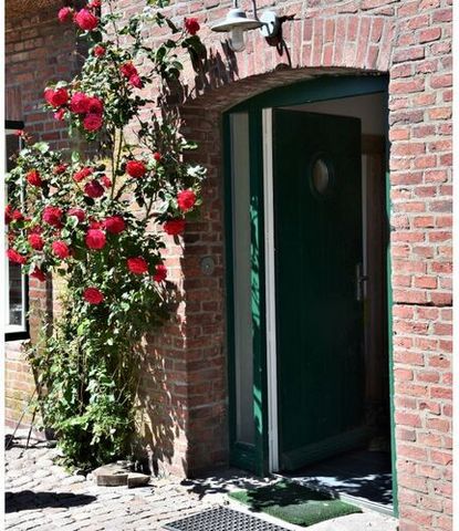 The idyllic Huus Uelvesbüll is situated in a secluded location not far from the Wadden Sea with a wonderful view - arrive and feel at home!