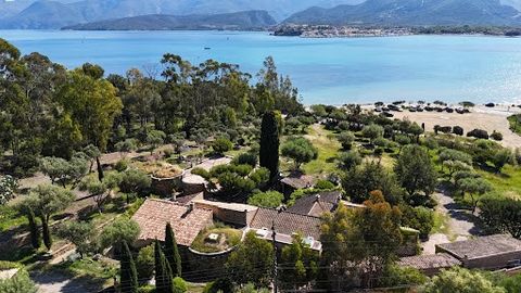 Das Dorf St. Florent und sein Yachthafen liegen gegenüber der Domaine, nur wenige Minuten entfernt. Dieses private Anwesen befindet sich etwa 50 Meter von einem weißen Sandstrand und seinem kristallklaren Wasser entfernt. Beliebte Gegend in einer ruh...