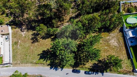 Grundstück zum Verkauf   Urbanisierbares rustikales Land Eingefügt in urbanen Wohnraum . Gelegen in Fermentelos, Águeda Schnelle Anbindung an die Straße mit Anbindung an die A1 und Aveiro und Oliveira do Bairro. Neben der Schule und dem Zentrum von F...