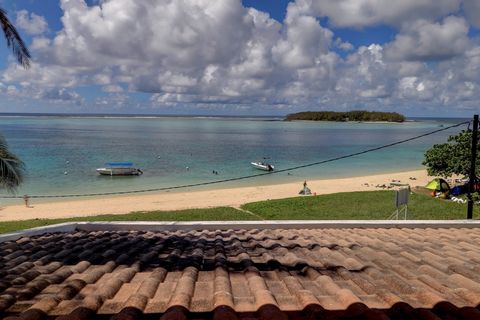 Nestenn offre questa struttura con 6 camere da letto e vista panoramica sulla laguna di Blue Bay. La casa si trova proprio sull'acqua e ha accesso diretto a una spiaggia privata. Situata in un cimitero privato, questa casa offre la promessa di uno st...