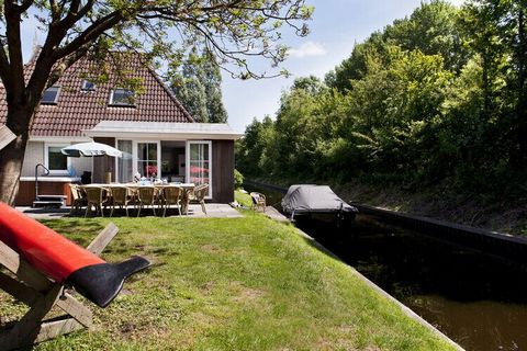 Deze vrijstaande, luxe nautische familiehuis heeft aan de voor- en achterzijde veel leefruimte. Het is voorzien van een moderne, sfeervolle inrichting. Tevens beschikt het huis over een heerlijke buitenspa en sauna. Je verblijft hier comfortabel met ...