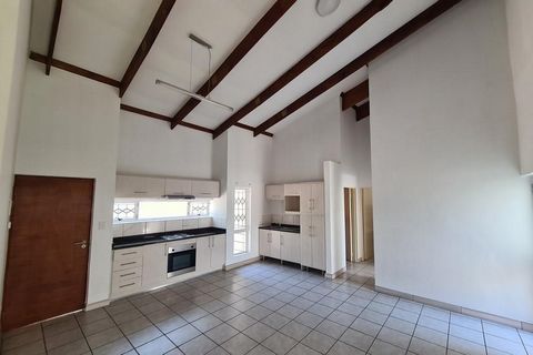 Entrez dans le confort et la commodité avec ce charmant appartement / appartement de 2 chambres niché dans le très recherché Golfview Estate. Bénéficiant de chambres spacieuses, dont une chambre principale avec salle de bains, et d’une cuisine ouvert...