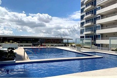 One-story apartment in Torres Paseo Colón, San José One-story layout.Living room, dining room, and integrated kitchen, laundry room, and spacious balcony.2 bedrooms (the master with en-suite bathroom and walk-in closet) and a second bedroom with an e...