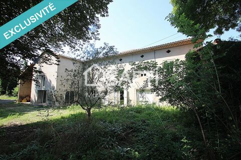 In GRAULHET, about ten minutes from the town center and a quarter of an hour from Réalmont, this partly renovated old farm is located on 5,800m² of land. It is accompanied by two huge sheds adjoining the house to the left and to the rear. A renovatio...