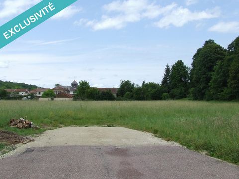 Idéalement situé dans le village de BEUREY SUR SAULX, venez découvrir ce terrain à bâtir plat, exposé plein sud ! Vous y ferez construire la maison de vos rêves. Belle opportunité ! Les informations sur les risques auxquels ce bien est exposé sont di...