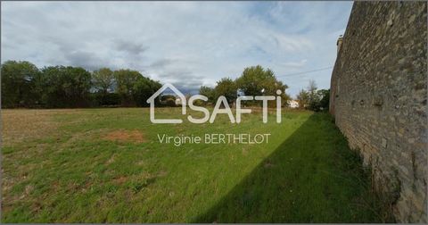 Ce terrain constructible d' environ 879 m2 est situé a Champbertrand village à 20 minutes de Niort, proche de Coulonges sur l' Autize et de ses commodités ( super u, école primaire, collège, médecin, coiffeur, fleuriste...) - Le bornage et l'étude de...