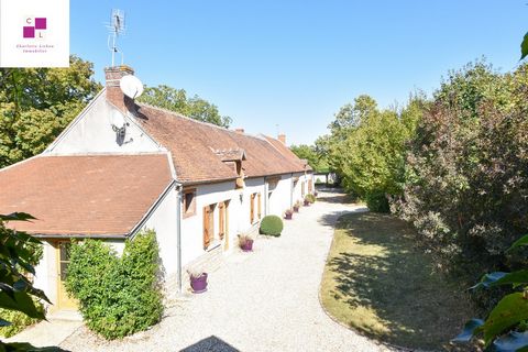 Véritable coup de cœur pour cette demeure de prestige. Située sur la Commune du Subdray, entre Saint-Florent-Sur-Cher (8 mn) et Bourges (15mn) et à seulement à 2h30 de Paris, l’agence Charlotte Lichon Immobilier vous propose à la vente une ancienne l...