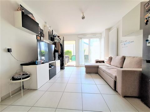 A VENDRE - ECHENEVEX- Appartement T2 de 43,21 m2 en rez-de-jardin vendu loué, idéal pour un investissement. Venez découvrir cet appartement situé dans une résidence de standing récente (2013) au calme, dans le joli village d’Echenevex. L'appartement ...