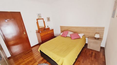 Appartement de 3 chambres avec suite, La maison est distribuée de manière fonctionnelle, avec un hall d’entrée, une cuisine, un garde-manger, un salon avec une excellente surface pour deux environnements, un salon et une salle à manger, deux chambres...